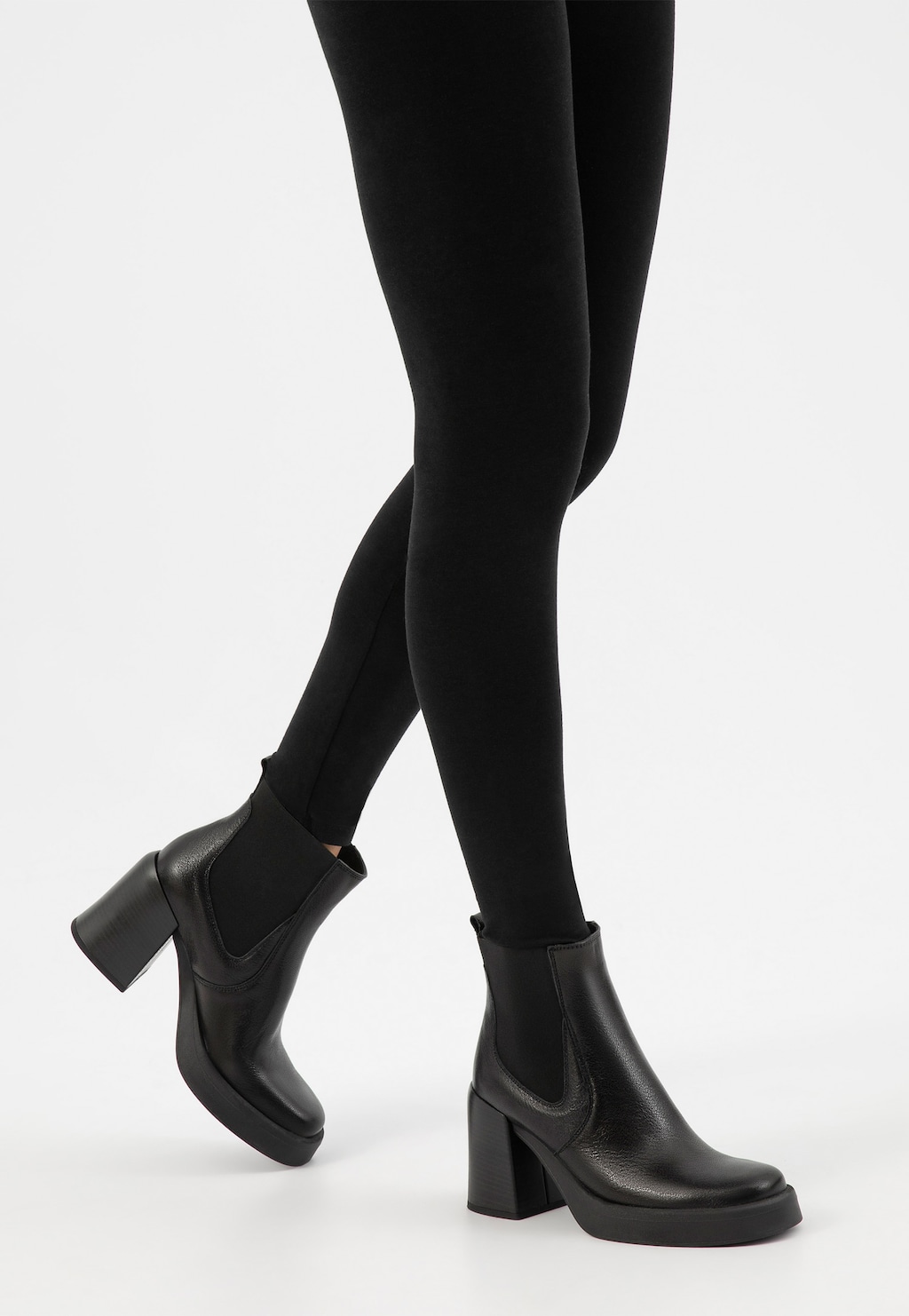 Černé kožené chelsea boty na masivním podpatku 55265-51 Widok 8