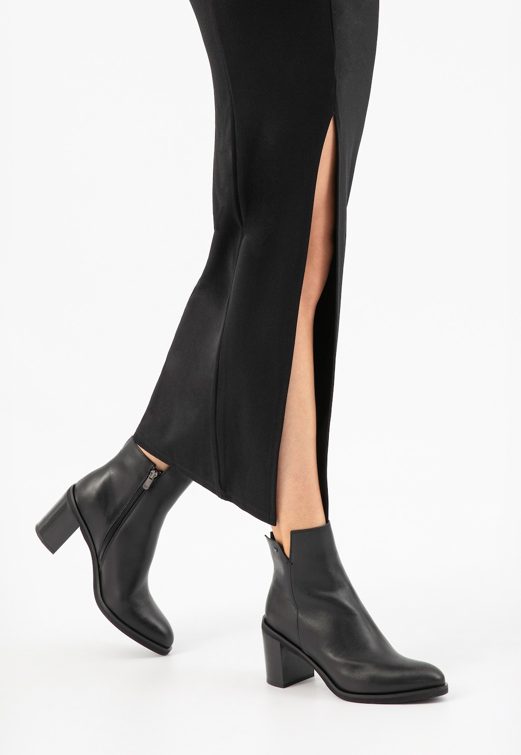 Elegantné členkové topánky na podpätku z čiernej hladkej kože 55258-51 Widok 7