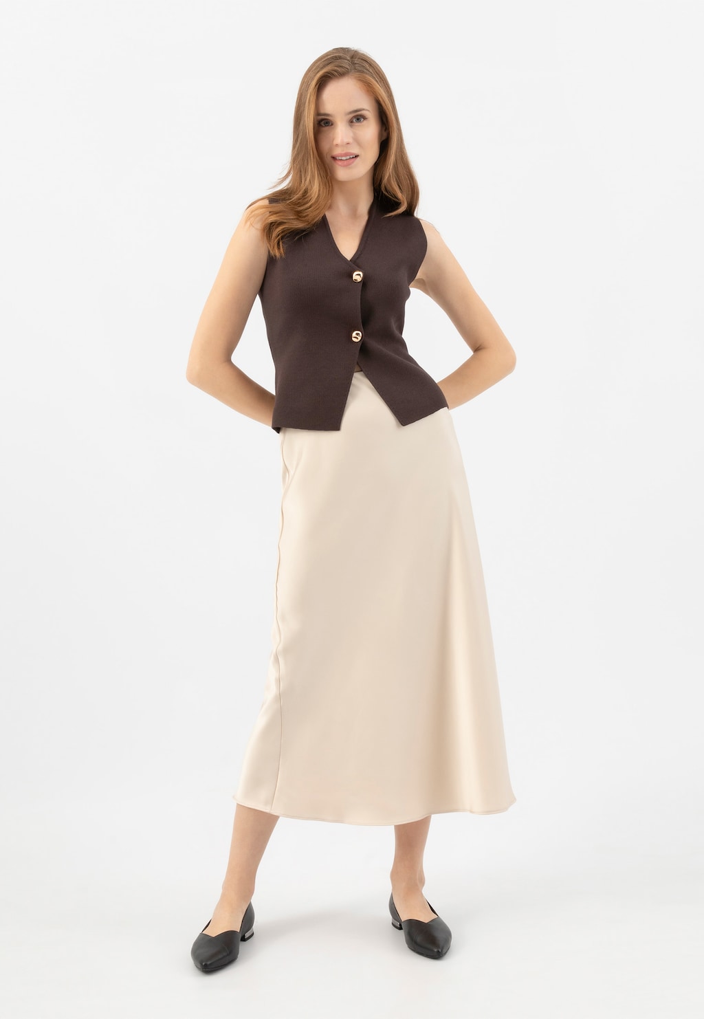 Čierne balerínky so špicatou špičkou a ozdobným podpätkom 44049-51 Widok 8