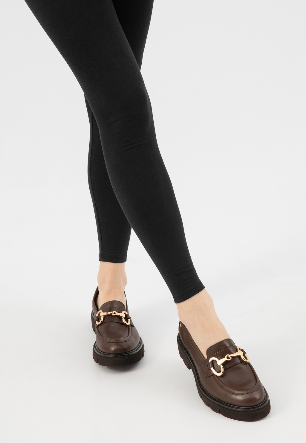 Hnědé kožené dámské mokasíny se zlatou ozdobou 46264-52 Widok 7