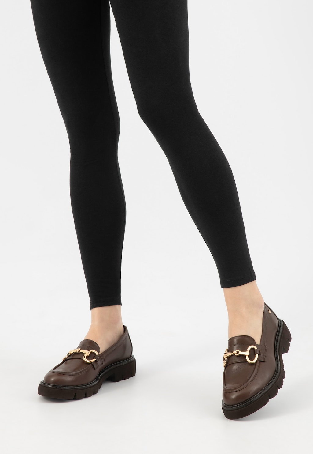 Hnědé kožené dámské mokasíny se zlatou ozdobou 46264-52 Widok 8