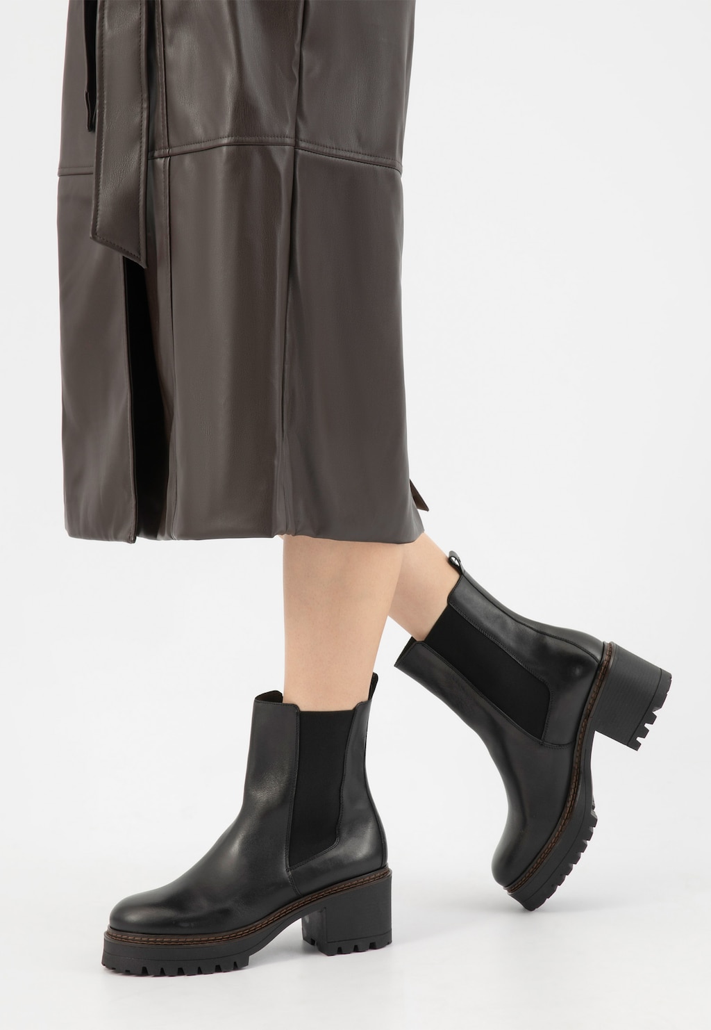 Čierne kožené chelsea čižmy na masívnom podpätku 55272-51 Widok 7