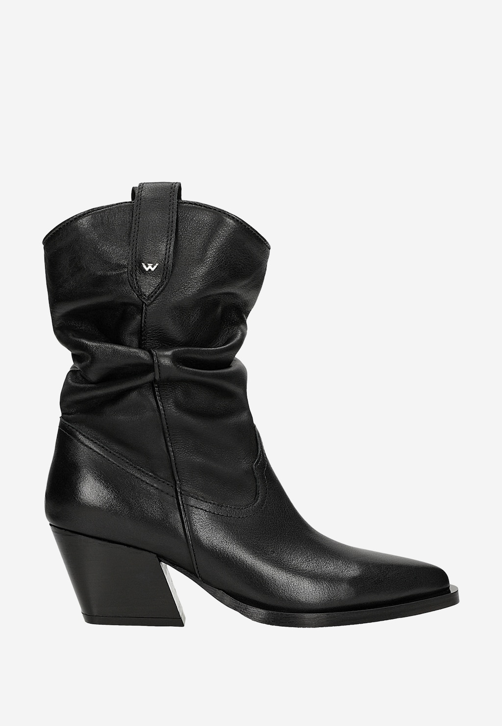 Czarne skórzane kowbojki damskie Wojas 55288-51 z charakterystyczną marszczoną cholewką, logo W, spiczastym noskiem i stabilnym obcasie, widoczne z boku.