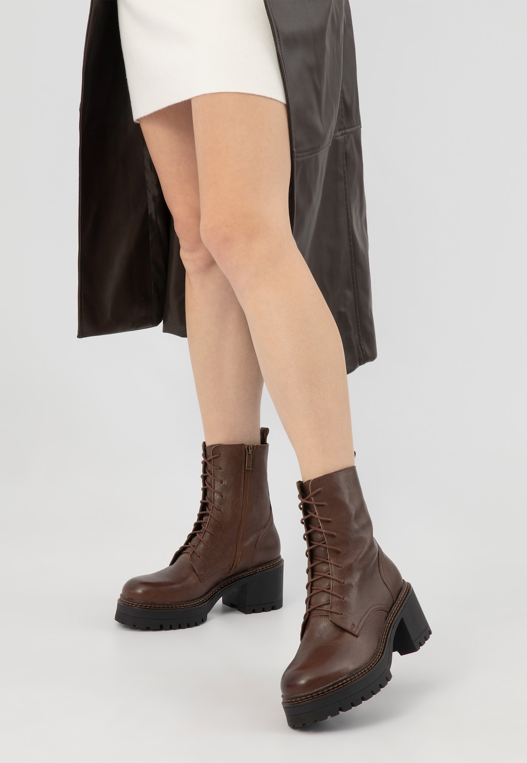 Dámské hnědé kožené kotníkové boty na stabilním podpatku 64124-52 Widok 7