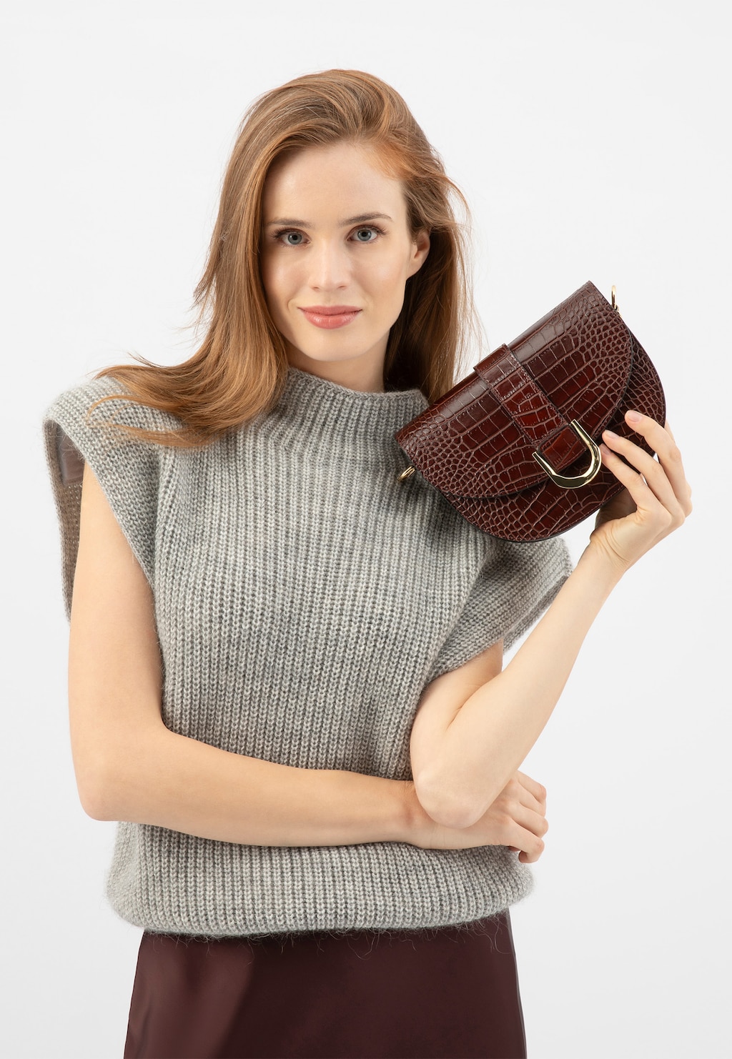 Tmavě hnědá kožená kabelka ve stylu sedlové tašky s reliéfním vzorem 80351-52 Widok 1