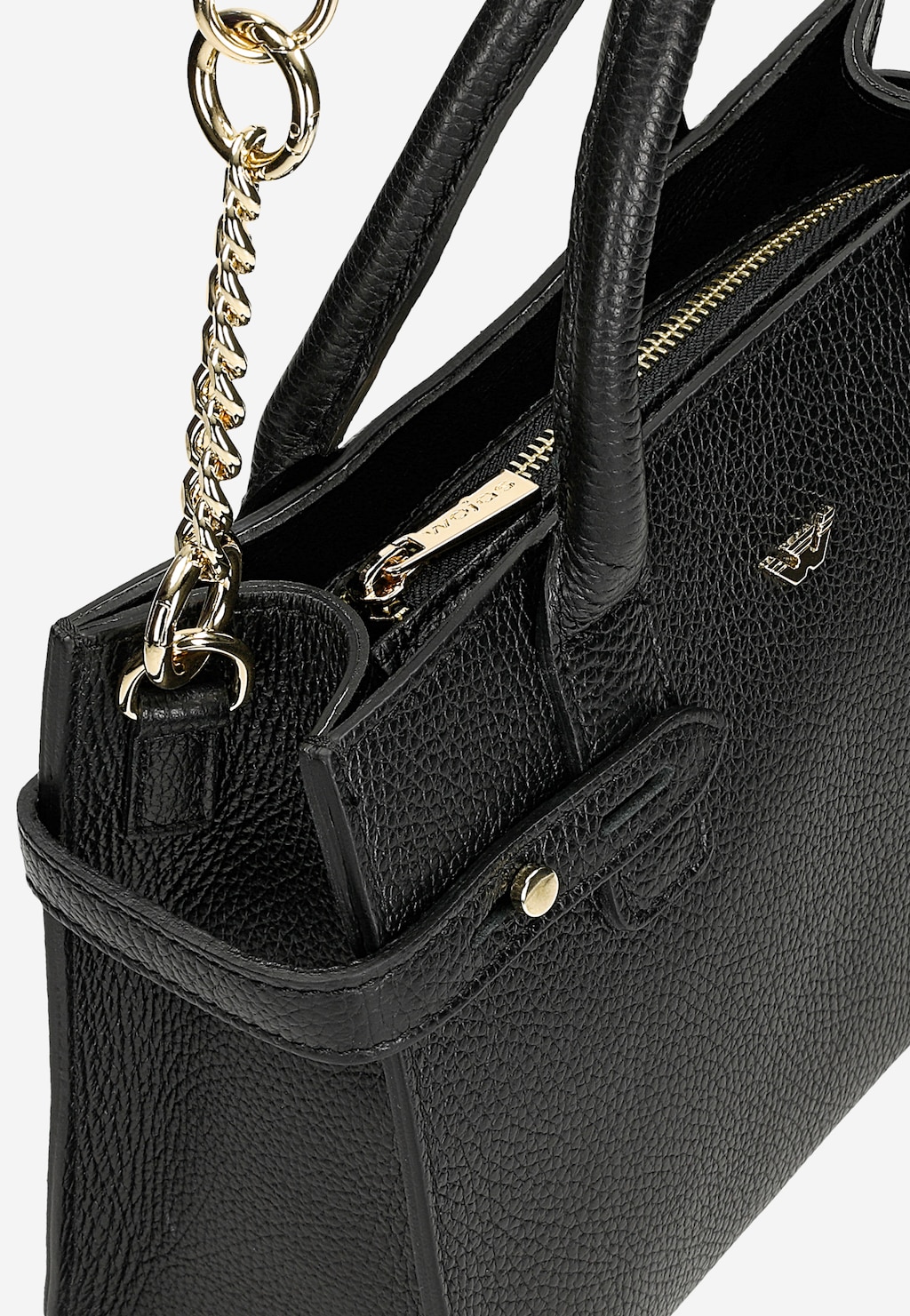 Czarna torebka damska Wojas model 80405-51 typu kuferek z teksturowanej skóry, złotymi zamkami błyskawicznymi i dekoracyjnym łańcuszkiem, widok z góry ukazujący wewnętrzne kieszenie.