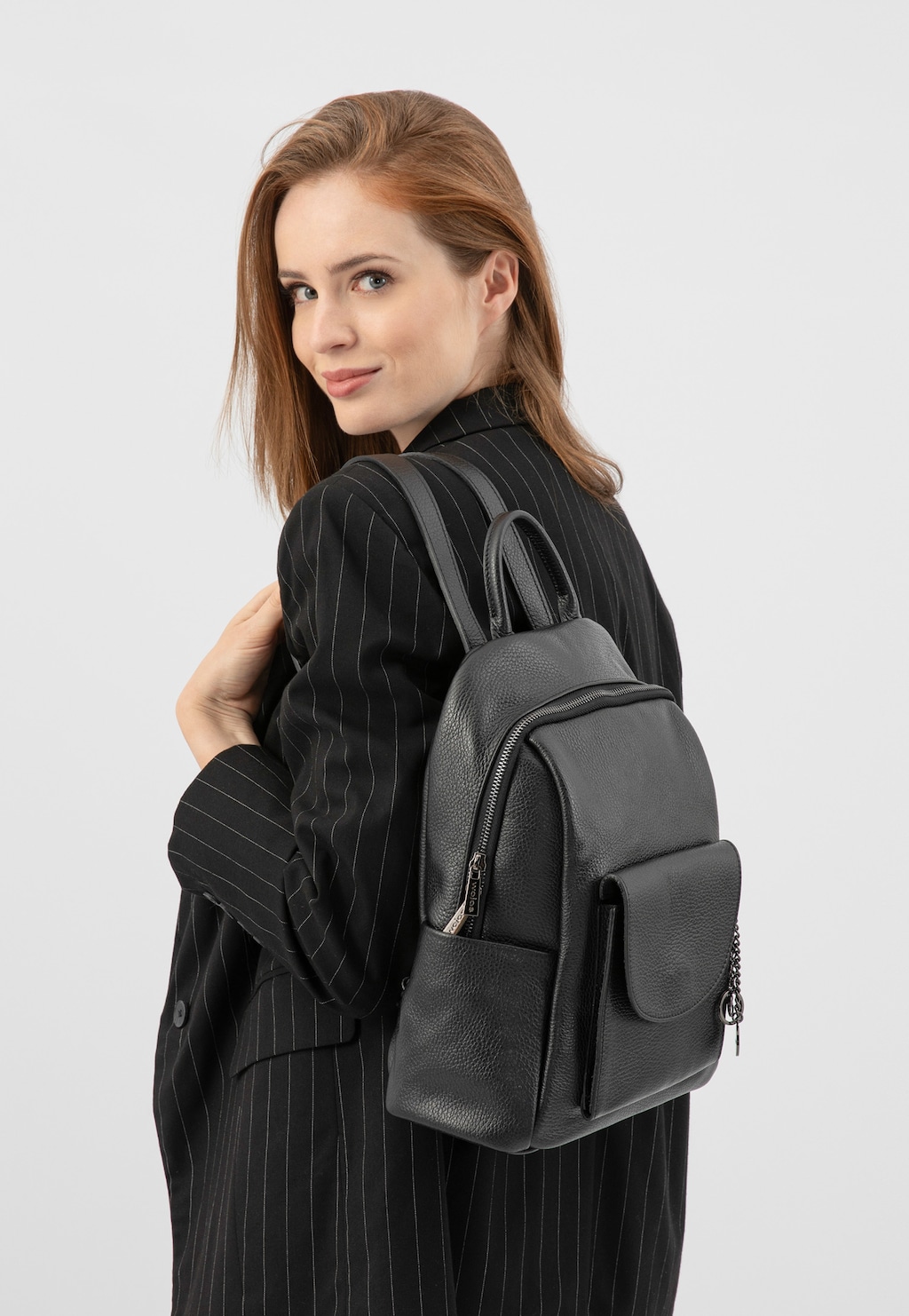 Černý dámský batoh z kvalitní hladké kůže 80331-51 Widok 1