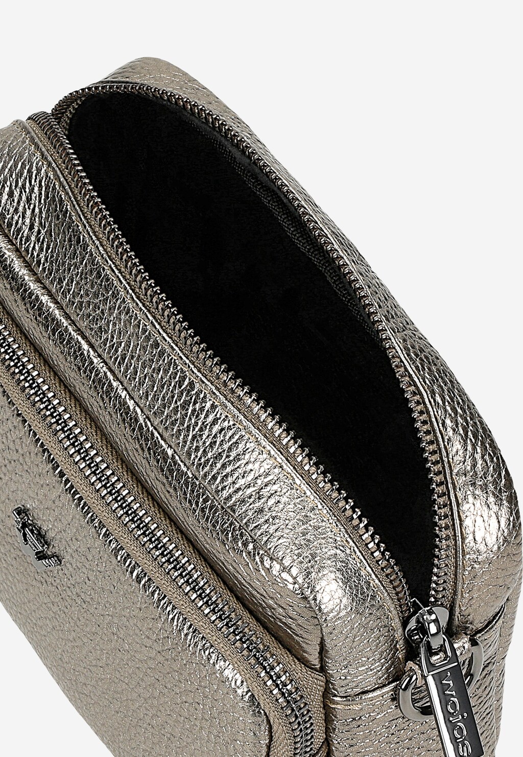 Mała złota torebka damska Wojas model 80317-58 typu crossbody bag z teksturowanej skóry, widoczne zamki i metalowy detal z logo marki. Wnętrze w kolorze czarnym.