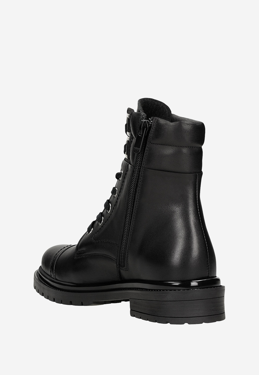 Czarne skórzane trzewiki Wojas model 64129-51 z bocznym zamkiem błyskawicznym i sznurowadłami, widok z boku ukazujący masywną podeszwę i charakterystyczny design.