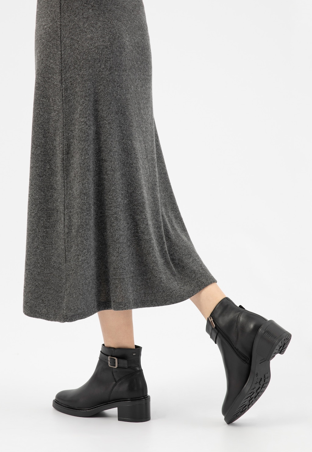 Čierne zateplené dámske členkové topánky na podpätku 55264-51 Widok 7