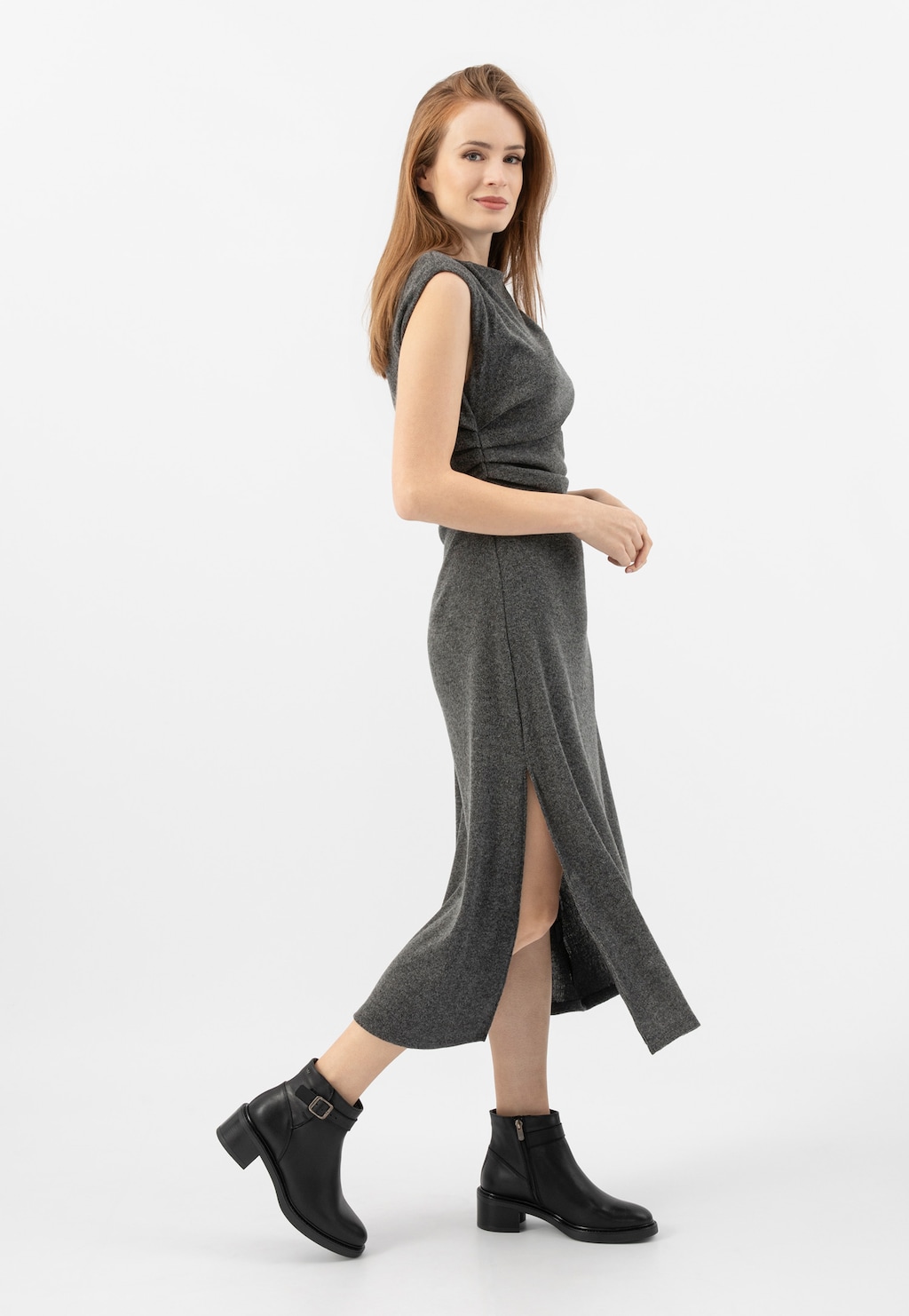 Čierne zateplené dámske členkové topánky na podpätku 55264-51 Widok 1