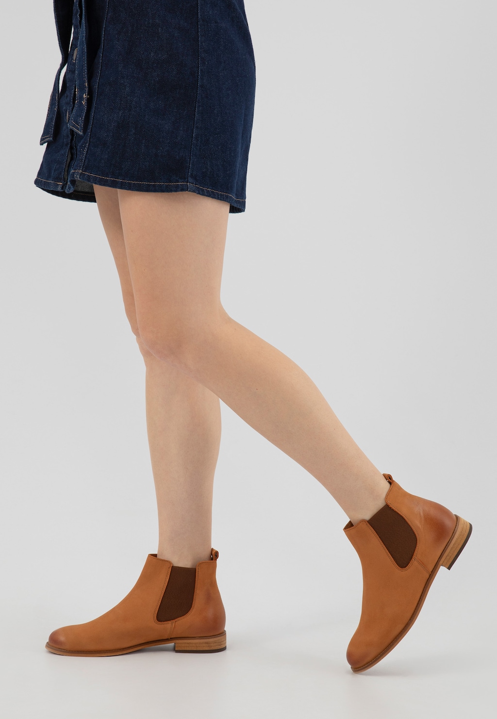 Světle hnědé dámské chelsea boty z nubukové kůže 55244-23 Widok 8