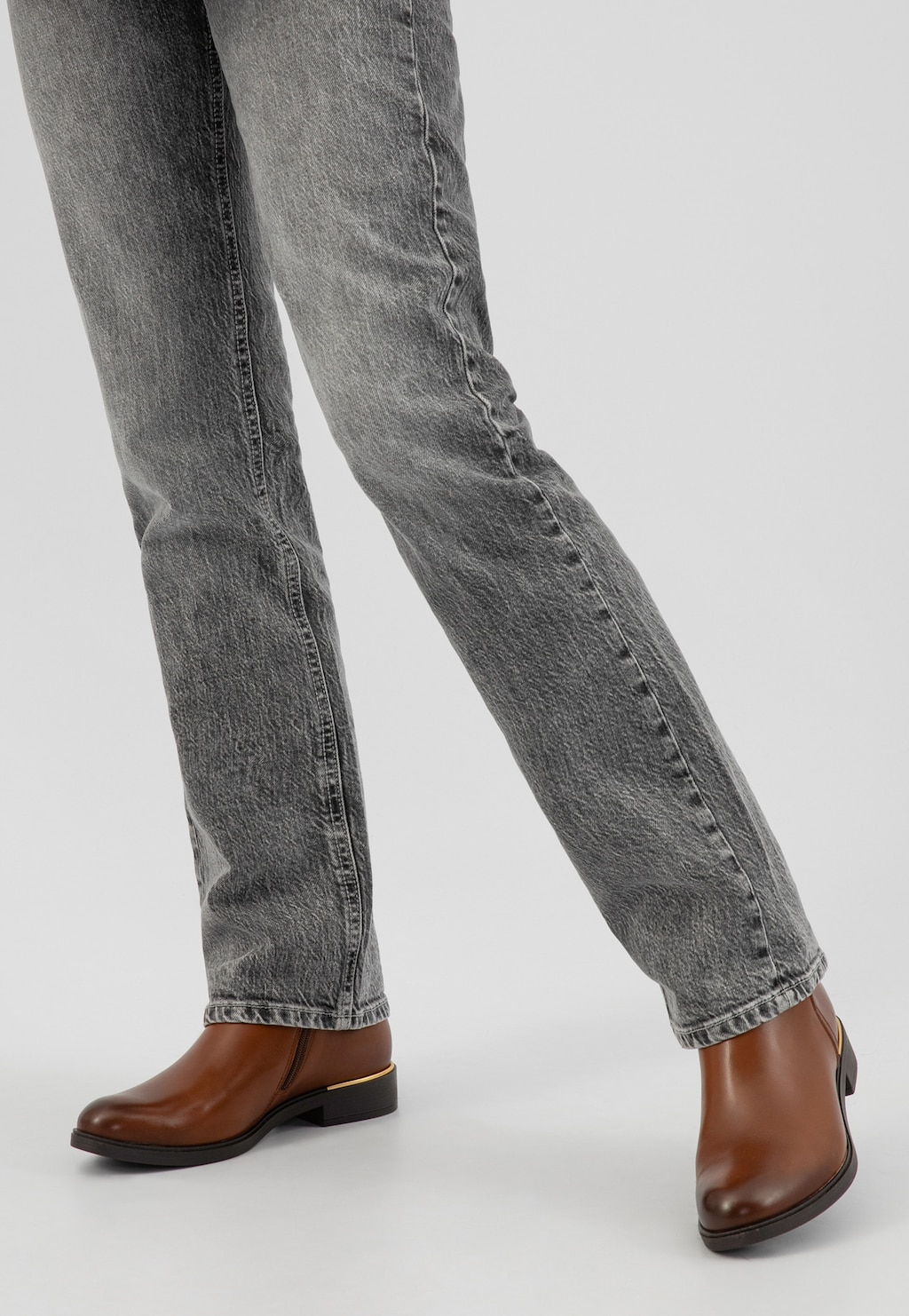 Hnědé dámské kožené kotníkové boty se zlatými detaily 55076-52 Widok 8