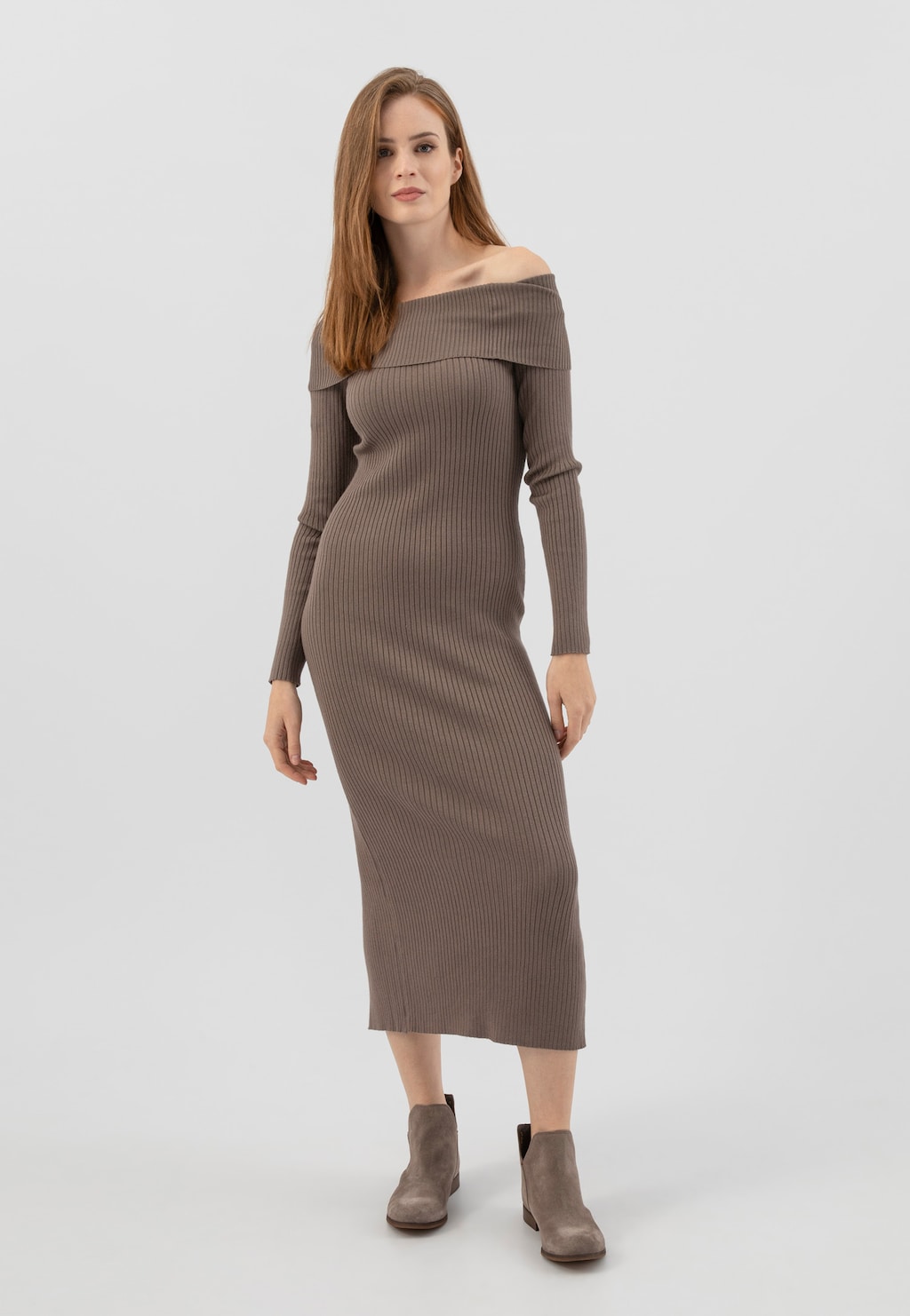 Dámske tmavobéžové členkové topánky z velúrovej kože 55002-67 Widok 8