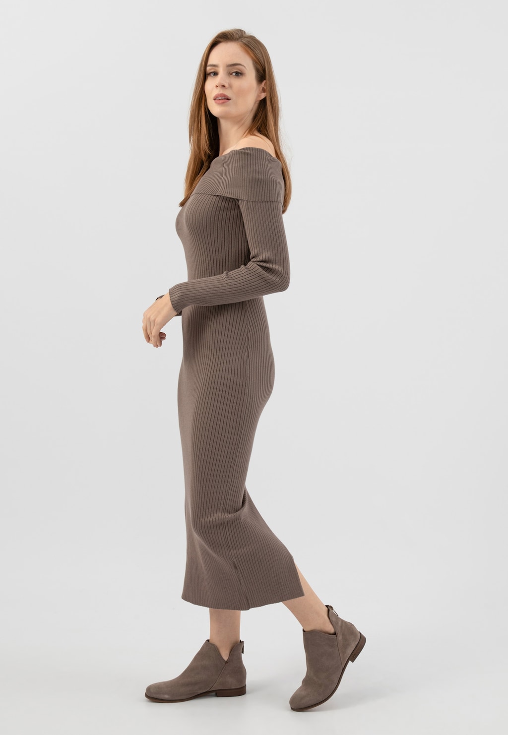 Dámske tmavobéžové členkové topánky z velúrovej kože 55002-67 Widok 1