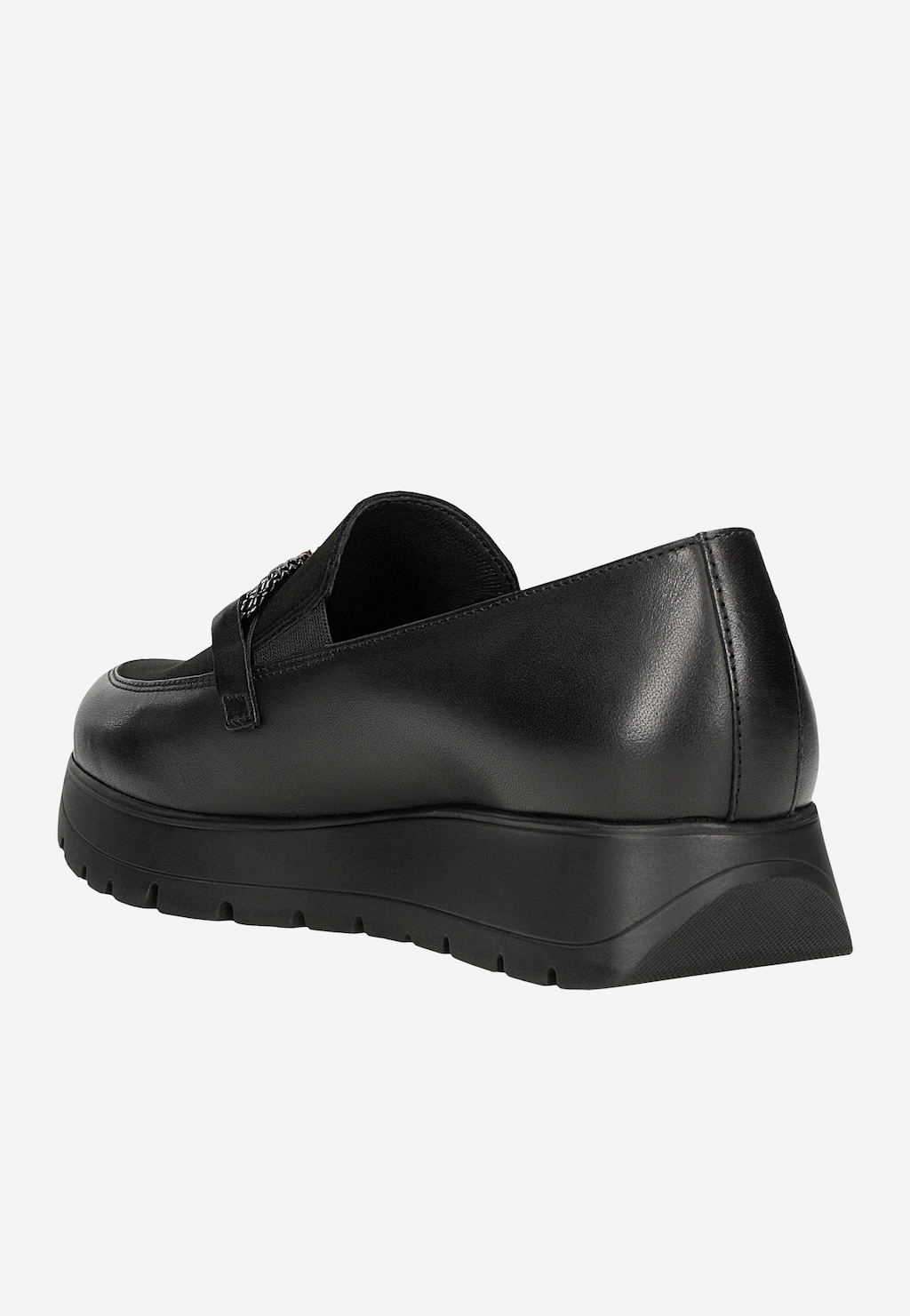 Czarne półbuty damskie Wojas 46304-71 z łączonych skór, widok z tyłu. Elegancki but na platformie z charakterystyczną grubą podeszwą i ozdobnym elementem na wierzchu.