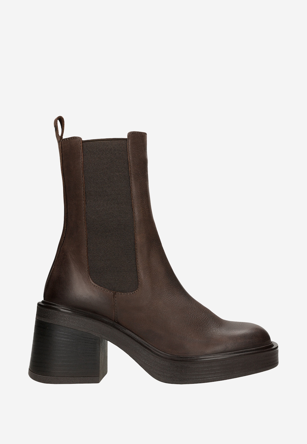 Brązowe skórzane sztyblety Wojas model 55240-52 z wysoką cholewką i elastycznymi wstawkami po bokach, na masywnym czarnym obcasie i platformie, widok z boku.