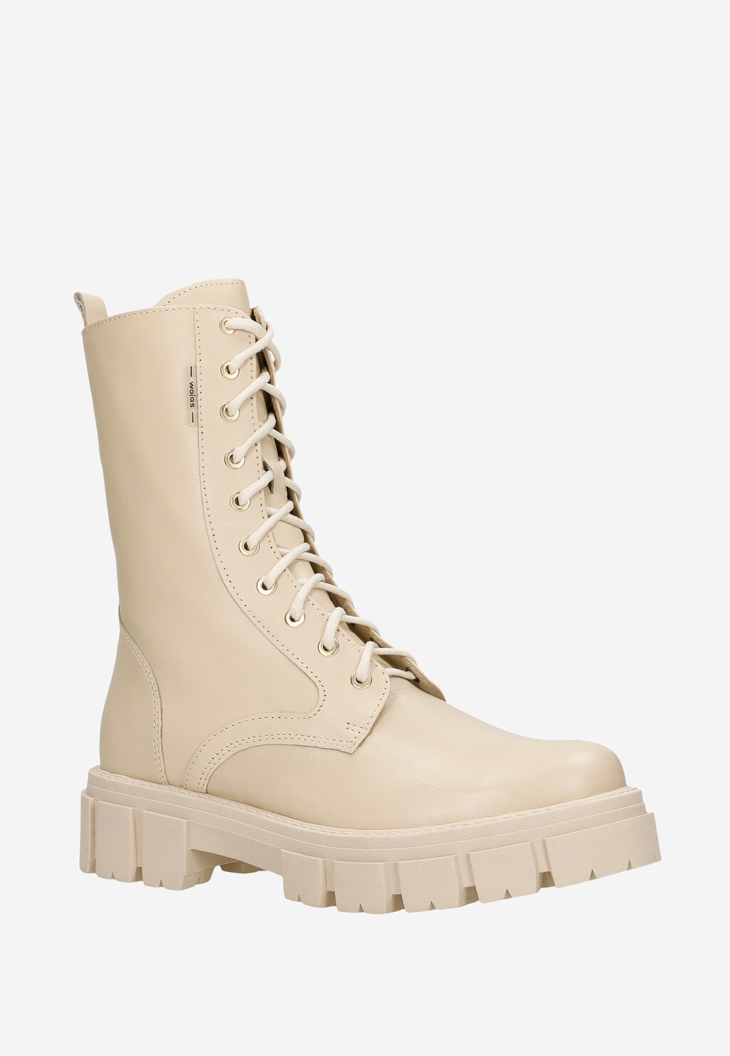 Beżowe trzewiki damskie Wojas model 64020-54 typu bikery z wysoką cholewką, sznurowaniem na całej długości i masywną podeszwą w tym samym odcieniu.