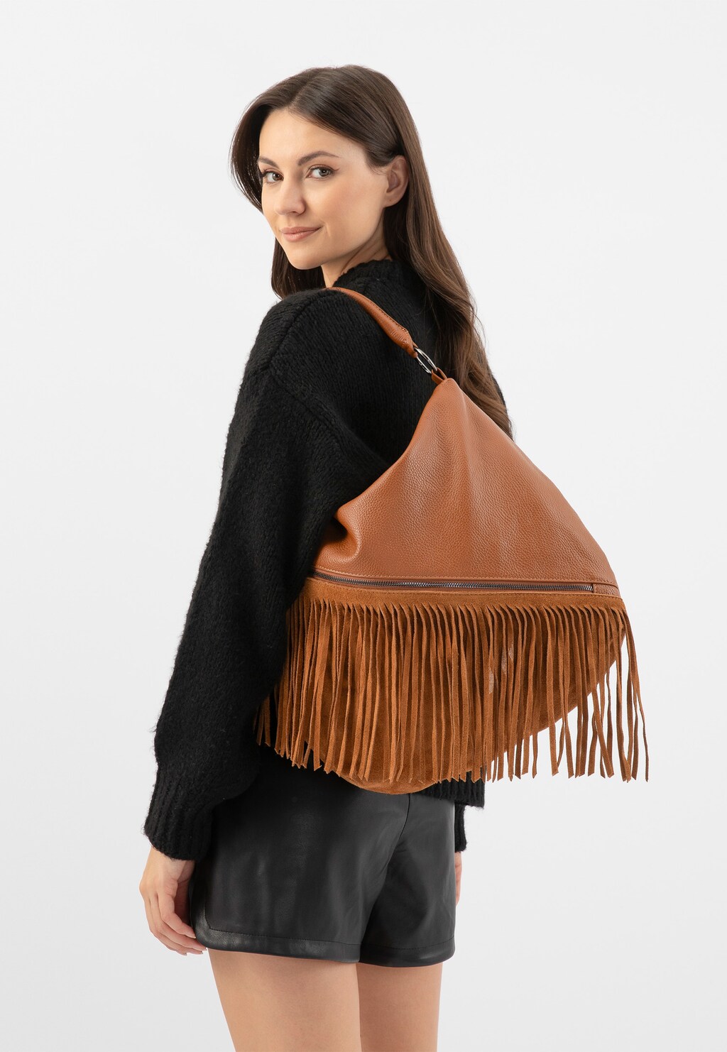 Svetlohnedá dámska kožená kabelka so strapcami a retiazkou 80368-73 Widok 8