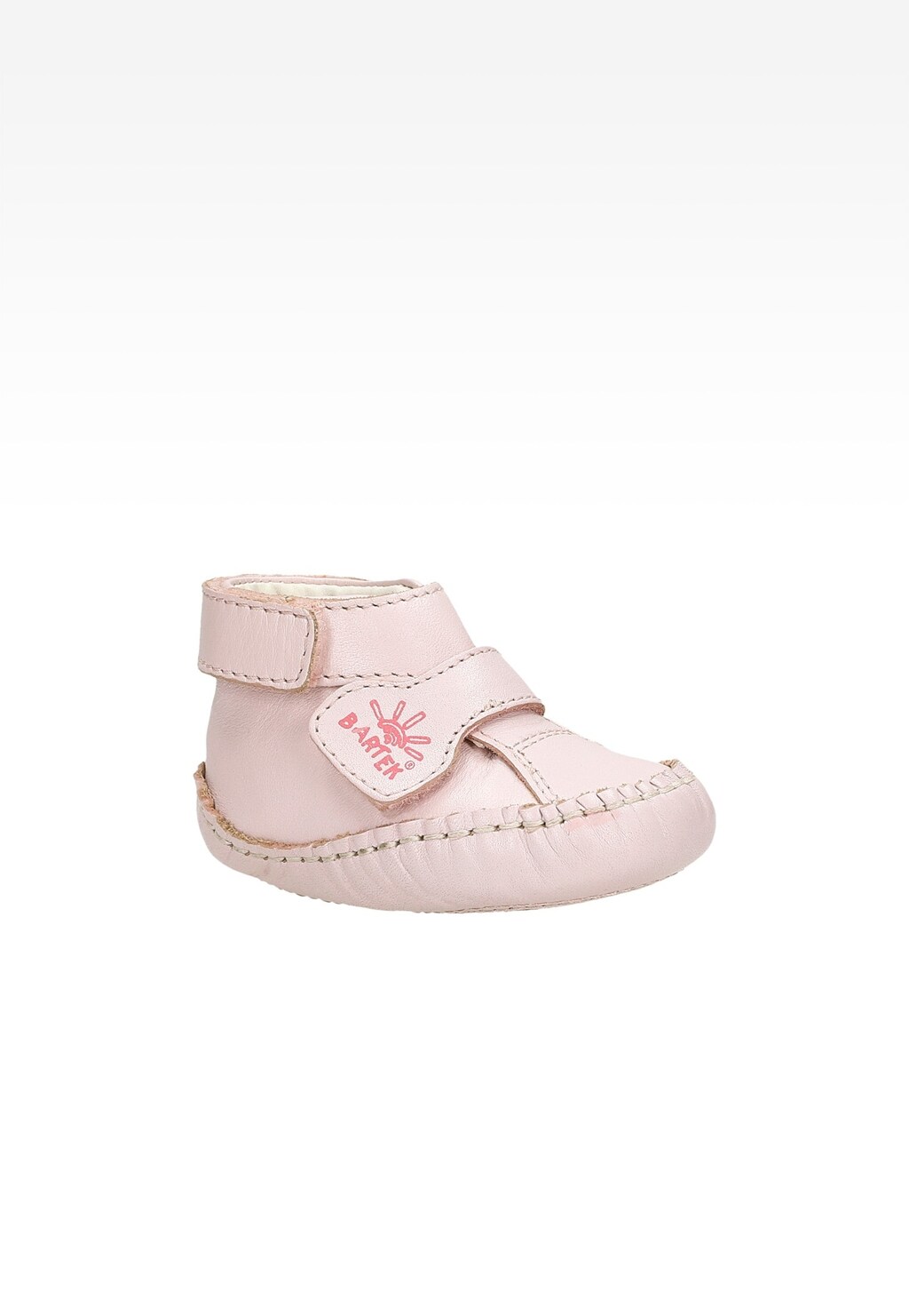 Różowe skórzane niechodki Bartek T-61007/R23 dla dziewczynek z ozdobnym królikiem, wyposażone w dwa zapięcia na rzepy, z miękką podeszwą wspierającą rozwój stopy.