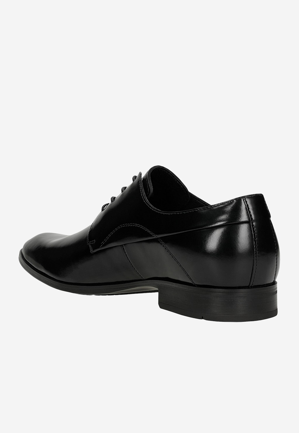 Czarne skórzane półbuty derby Wojas model 10235-51 z boku, ukazujące elegancki profil, sznurowanie i podeszwę. Klasyczne wykończenie z połyskującą skórą.