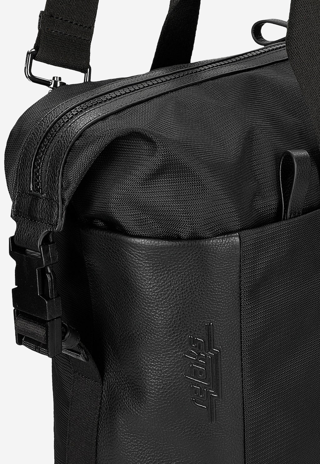 Czarna męska torba weekendowa RELAKS R80008-81, wykonana z połączenia tkaniny i skóry licowej, z widocznym logo marki i praktycznym zamkiem błyskawicznym.