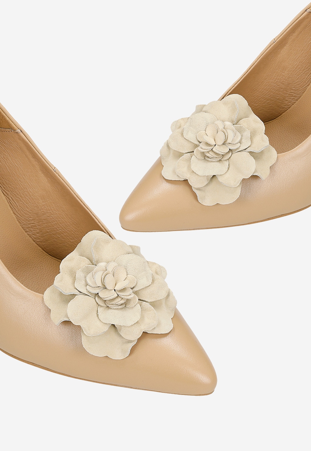 Odnímatelné ozdoby na obuv ve formě béžových sametových květů 98504-54 Widok 5