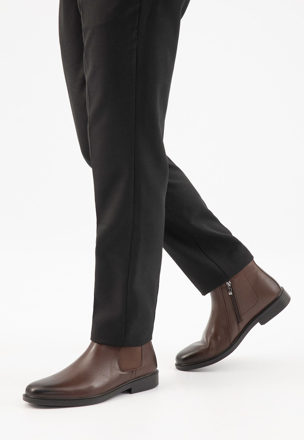 Hnědé pánské kožené chelsea boty se zipem 20043-52 Widok 7