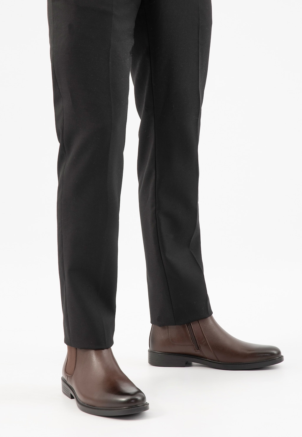 Hnědé pánské kožené chelsea boty se zipem 20043-52 Widok 8