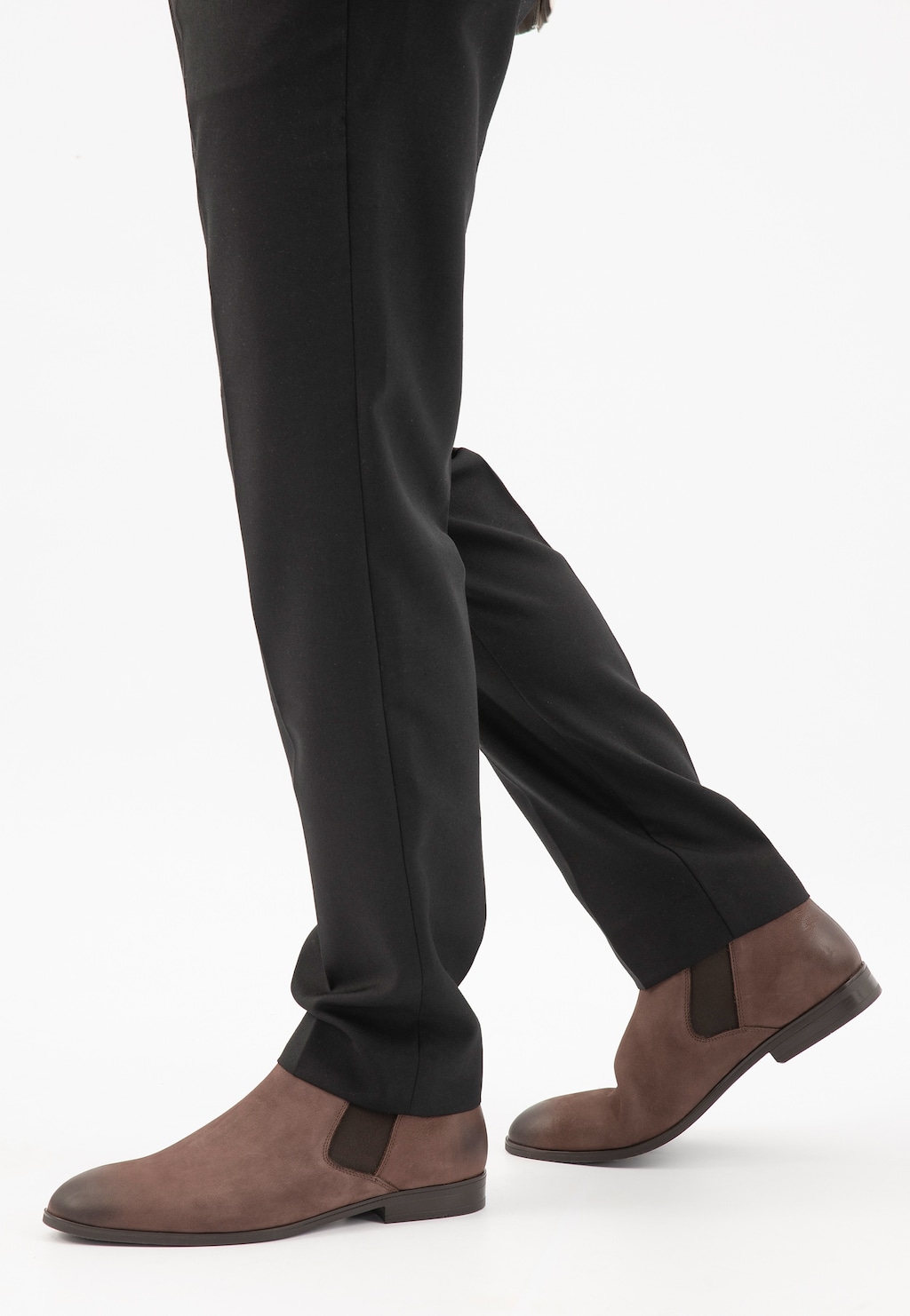 Hnědé chelsea boty s černou gumou a ošoupaným vzhledem 20041-22 Widok 7