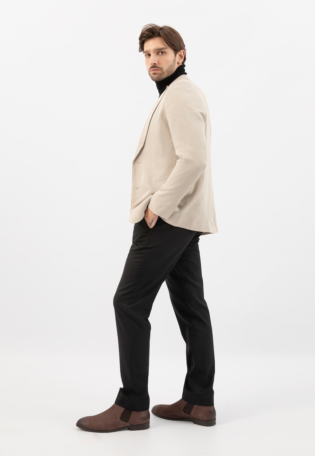 Hnědé chelsea boty s černou gumou a ošoupaným vzhledem 20041-22 Widok 8