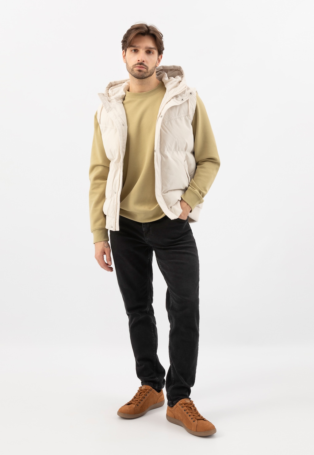 Světle hnědé perforované pánské tenisky z nubuku 10197-23 Widok 1