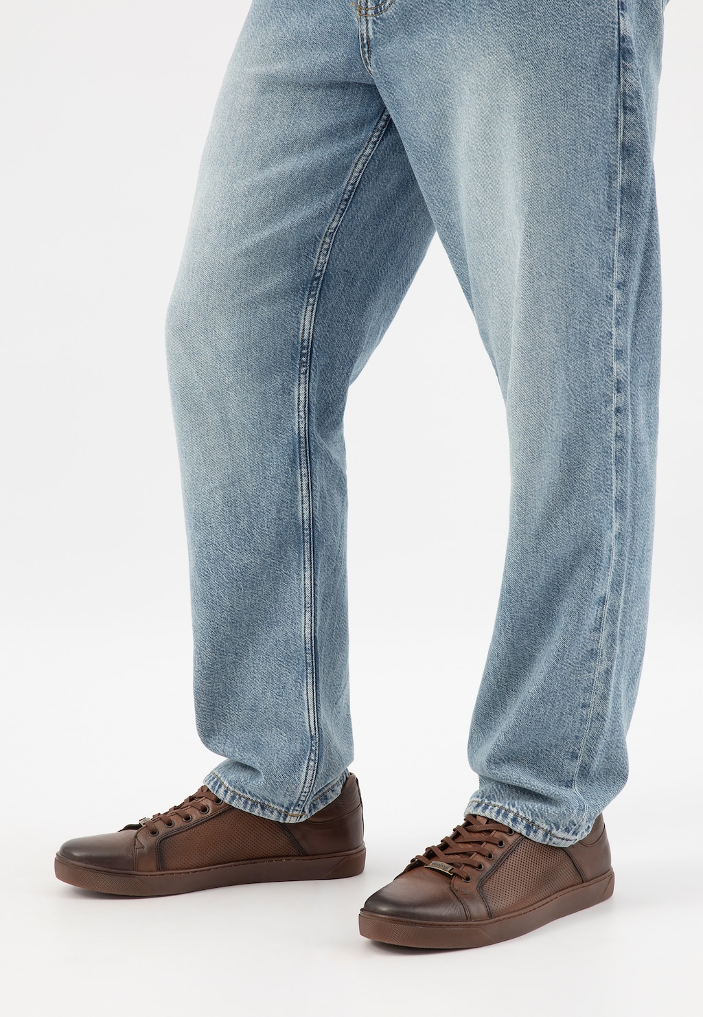 Hnedé pánske tenisky so zaujímavým reliéfom 10169-52 Widok 7