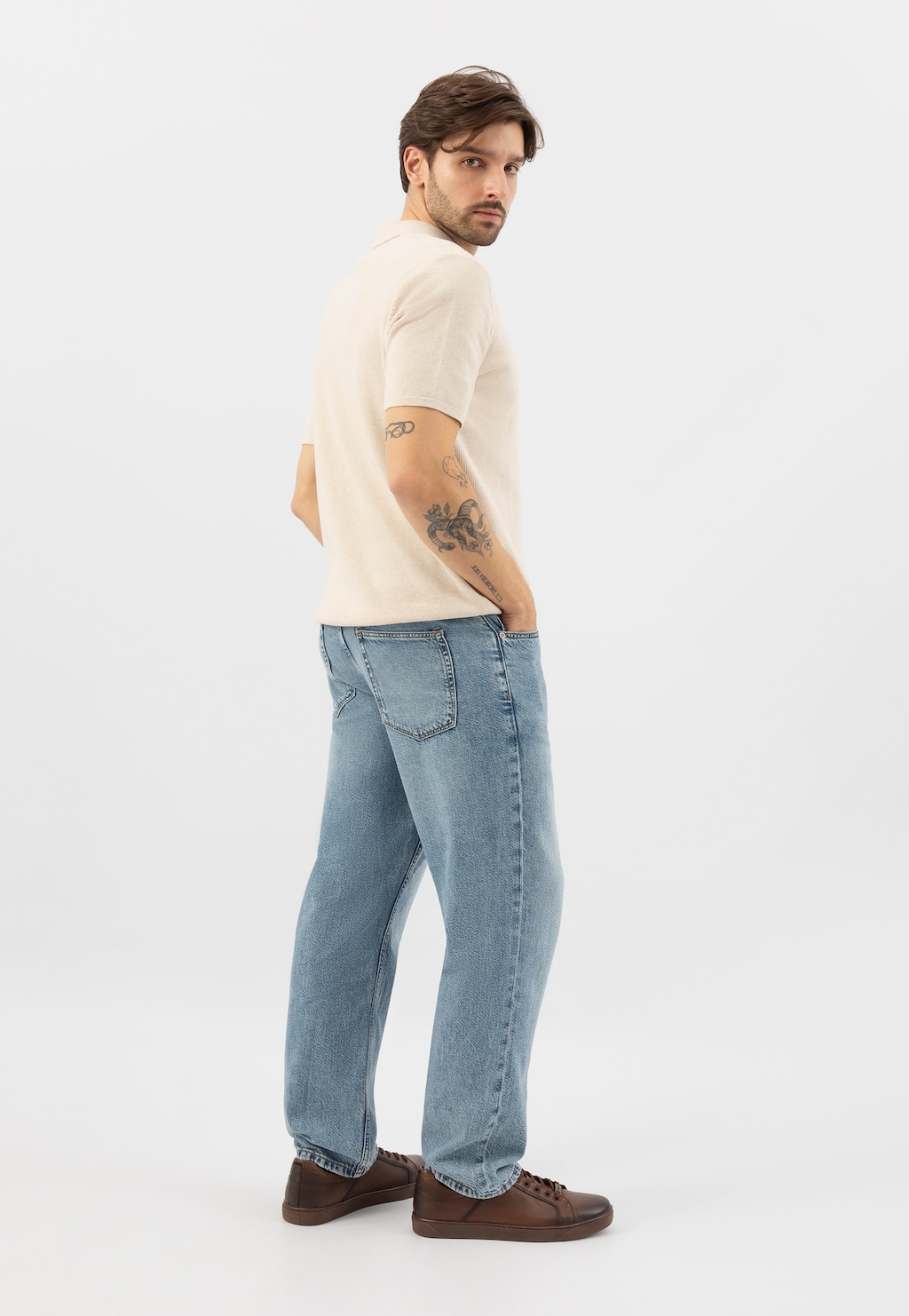 Hnedé pánske tenisky so zaujímavým reliéfom 10169-52 Widok 9