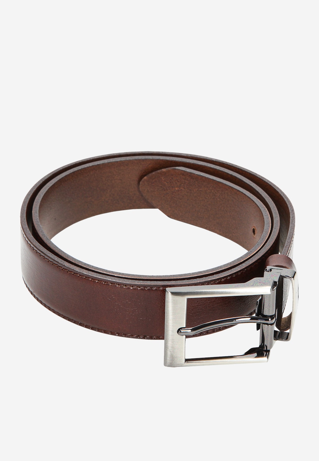 Elegancki skórzany brązowy pasek męski Wojas model 7980-52 z metalową klamrą w kolorze srebrnym. Klasyczny design z delikatnym przeszyciem na krawędziach.