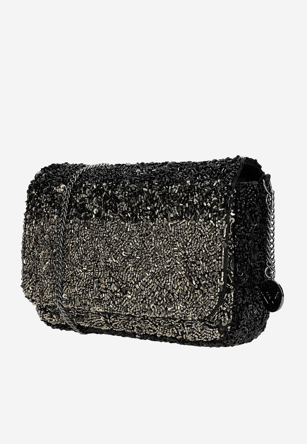 Elegancka czarna torebka wizytowa Wojas model 80432-81 z efektowną powierzchnią wykończoną czarnymi i srebrnymi koralikami, z łańcuszkiem do noszenia na ramieniu.