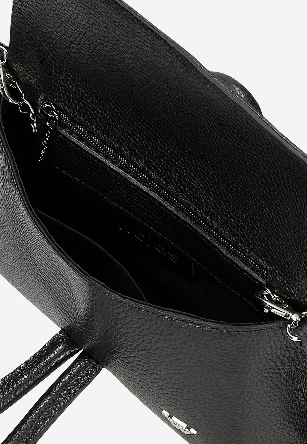 Czarna wizytowa torebka skórzana Wojas model 80430-51 z widocznym wnętrzem, zapięciem na zamek błyskawiczny i metalowymi elementami mocowania paska.