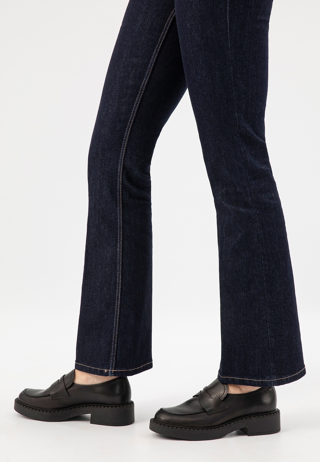 Černé dámské mokasíny na vyšší podrážce 46186-51 Widok 7