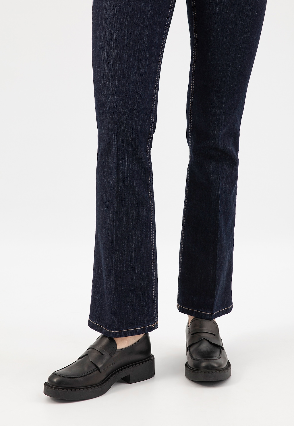 Černé dámské mokasíny na vyšší podrážce 46186-51 Widok 8