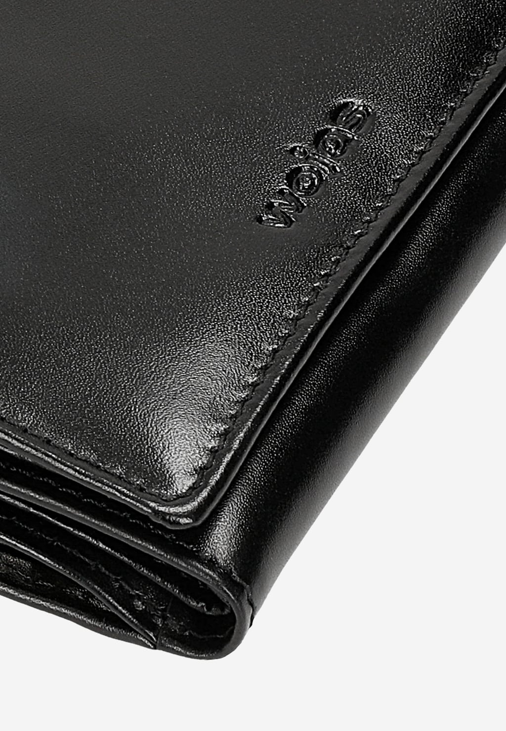 Zbliżenie na czarny skórzany portfel damski Wojas model 6938-51 z wytłoczonym logo i technologią RFID, ukazujący elegancką teksturę i precyzyjne wykończenie.