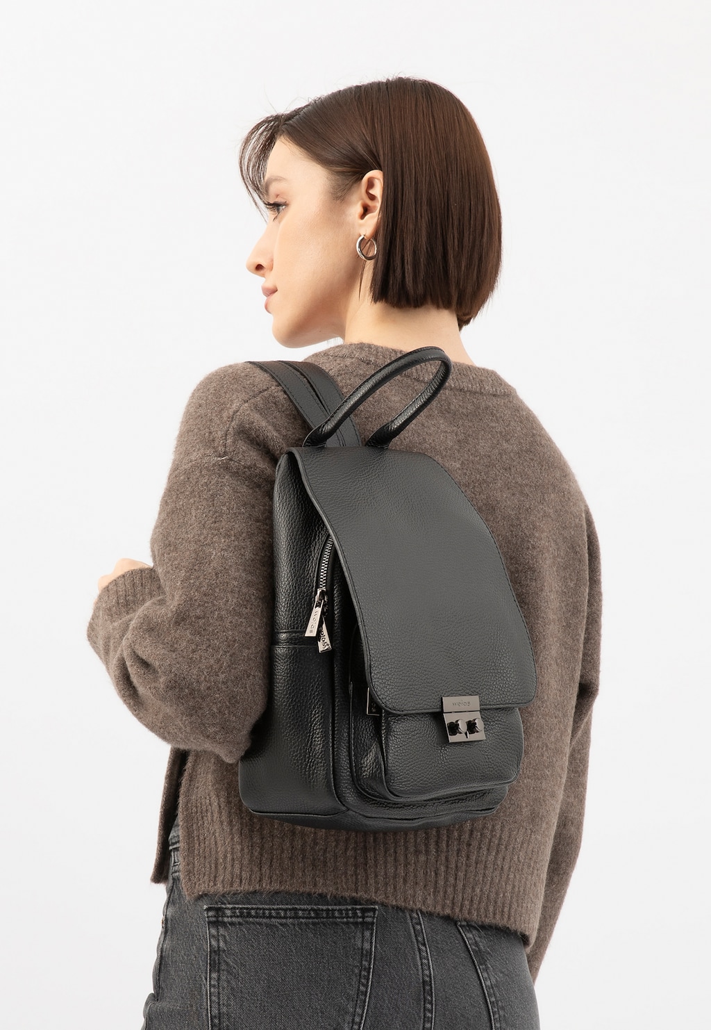 Kvalitní kožený dámský batoh v černém provedení 80264-71 Widok 1