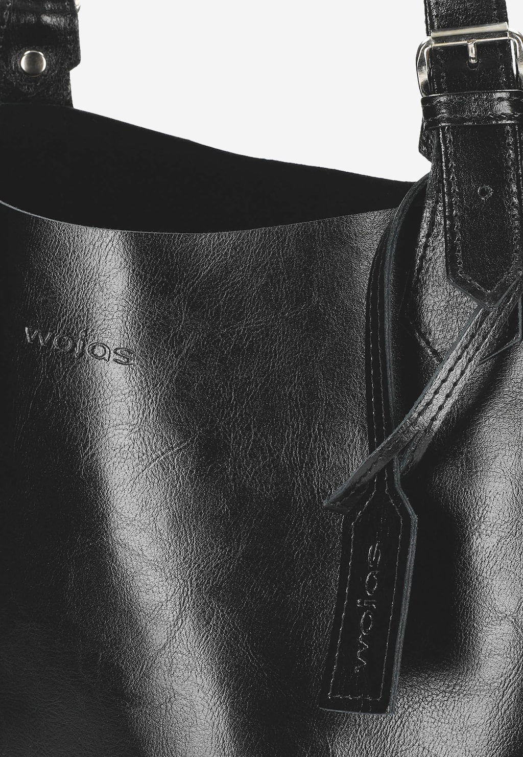 Duża czarna shopperka Wojas model 80205-51 z elegancką skórzaną fakturą, widocznym logo marki i regulowanymi uchwytami z metalowymi klamrami.