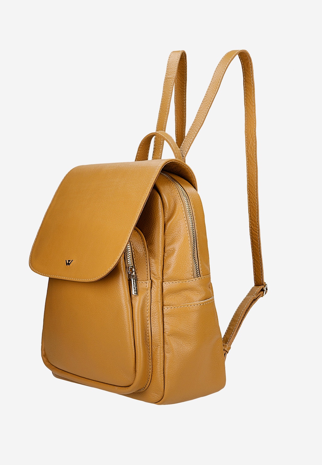 Beżowy skórzany plecak miejski Wojas model 80082-54 z charakterystyczną klapką, widoczną kieszenią boczną i metalowym logo W. Wykonany z wysokiej jakości skóry naturalnej.