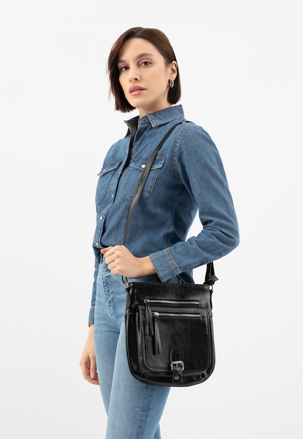 Praktická dámska kožená kabelka cez plece 80037-51 Widok 7