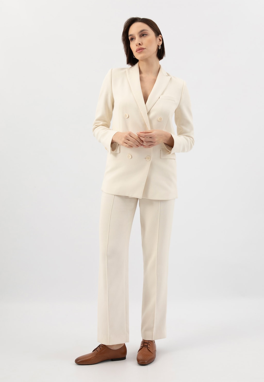 Hnedé šnurovacie dámske poltopánky s ažúrovaním 46332-53 Widok 1