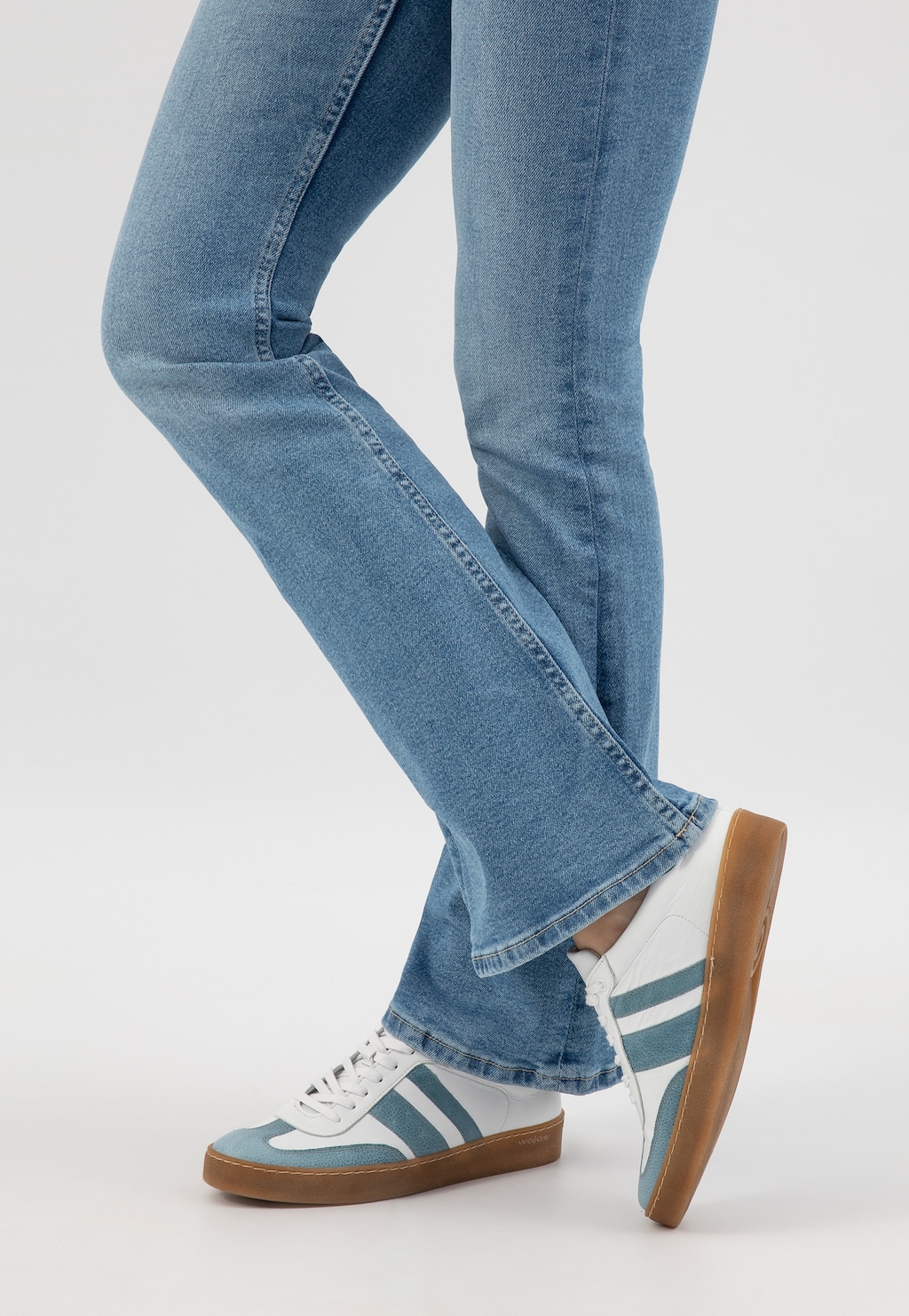 Bielo-modré kožené tenisky pre ženy na hnedej podrážke 46307-56 Widok 7