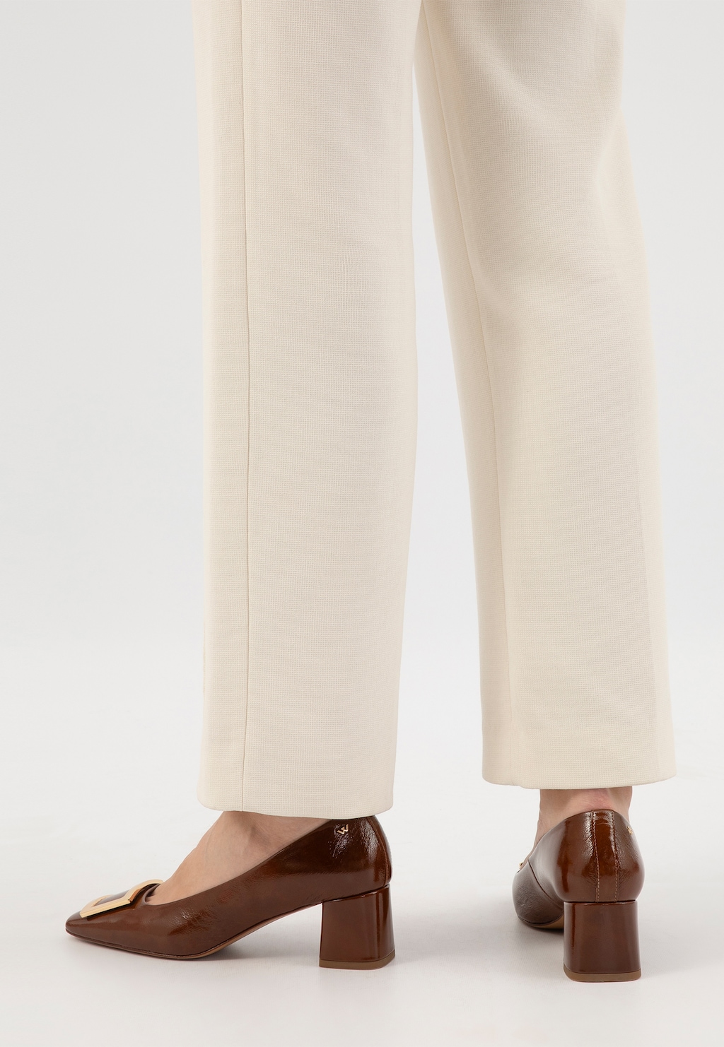 Hnedé lodičky s kovovou zlatou ozdobou 35141-32 Widok 8