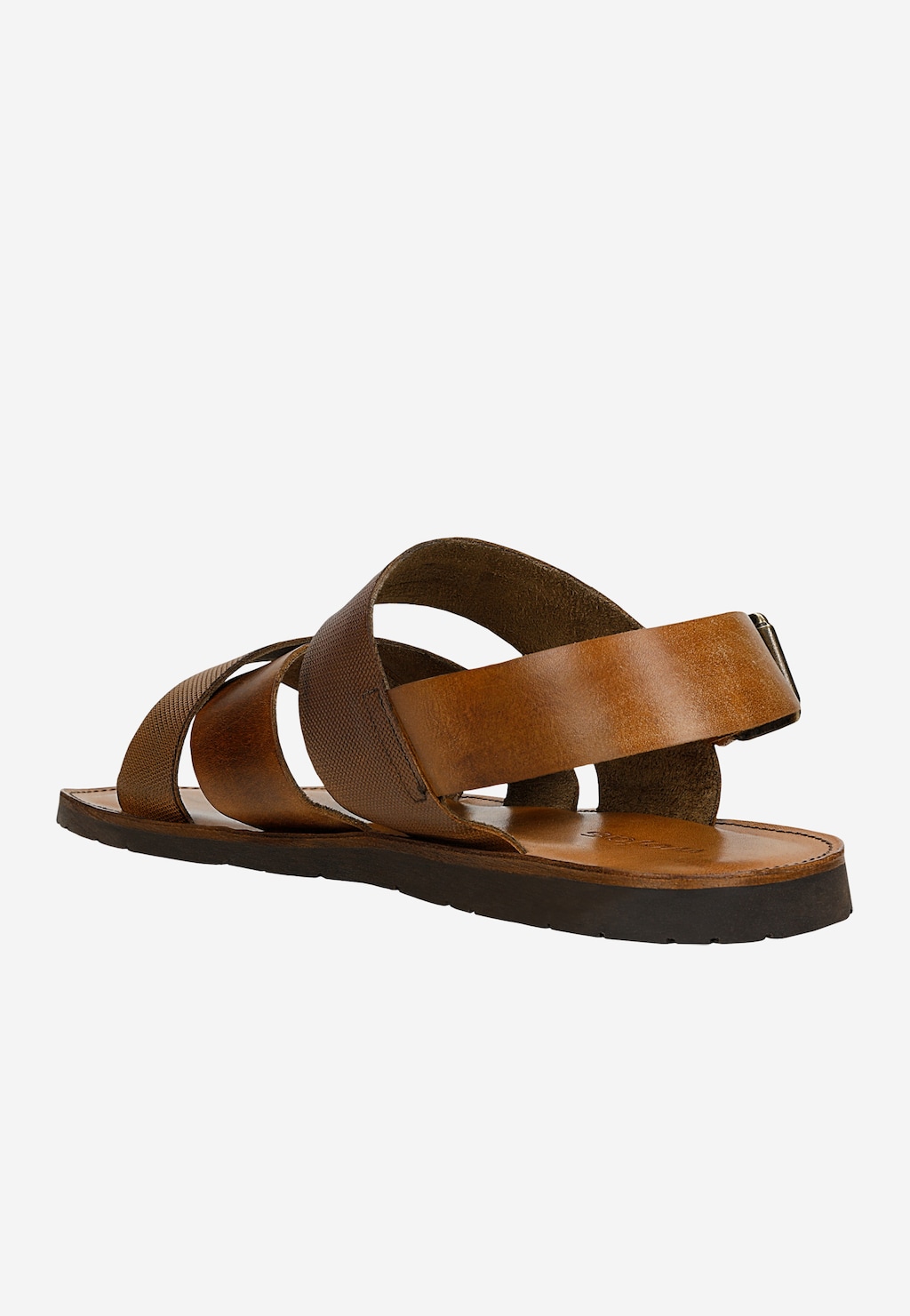 Brązowe skórzane sandały męskie Wojas model 29007-54 z tyłu, ukazujące paski z fakturą, regulowany zapięcie i płaską podeszwę na ciemnej podkładce.