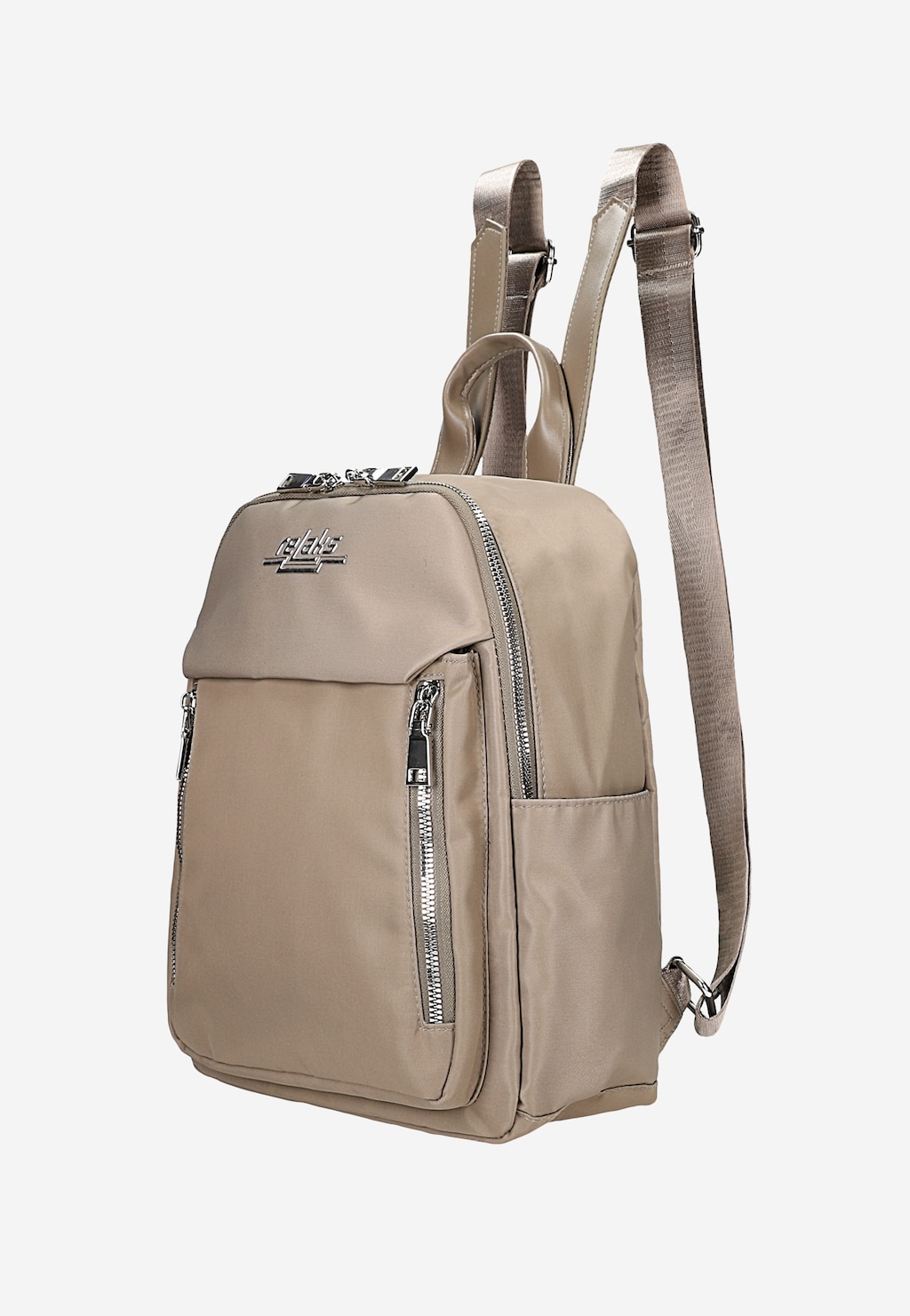 Beżowy plecak miejski RELAKS R90004-14 z materiału, z regulowanymi szelkami i kieszeniami zewnętrznymi zamykanymi na zamek błyskawiczny, widoczne metalowe logo marki.