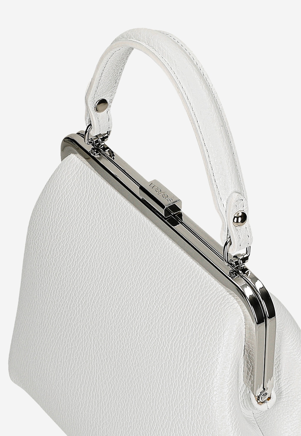 Elegancka biała skórzana torebka Wojas 80257-59 typu frame bag z metalowym zapięciem na górze i wąskim uchwytem. Widoczna faktura skóry i srebrne detale.
